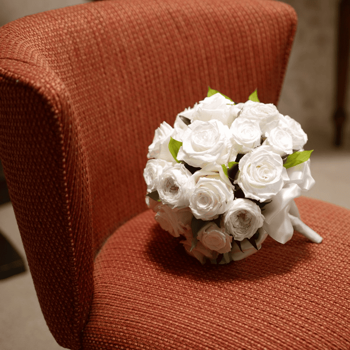 Wedding bouquet rond white rosesウエディングブーケ ラウンド Wedding bouquet rond white rosesウエディングブーケ ラウンド