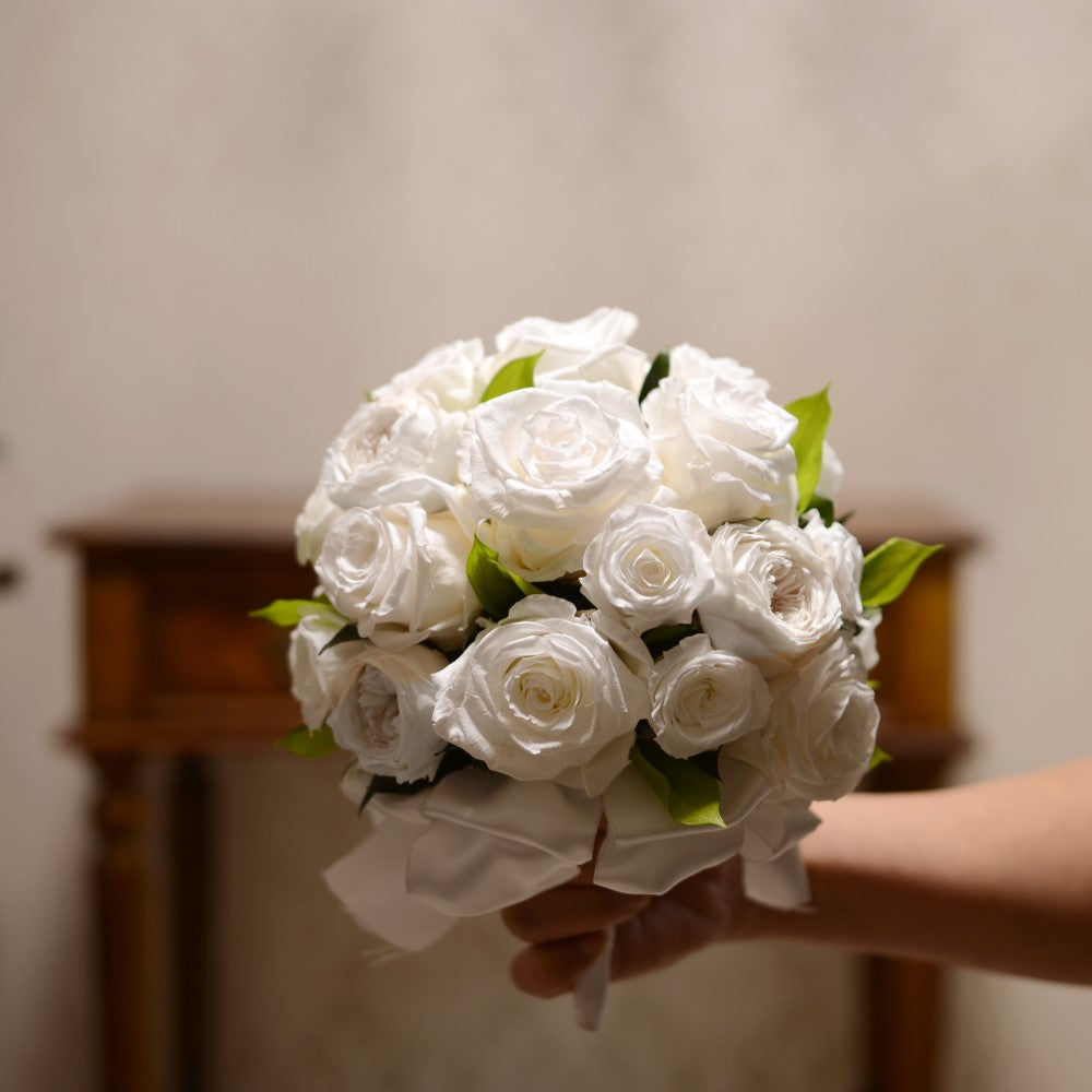 Wedding bouquet rond white rosesウエディングブーケ ラウンド 