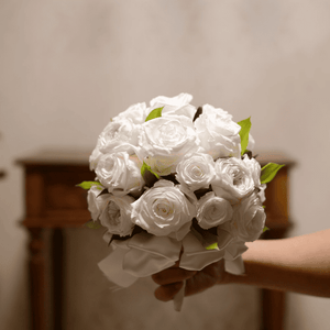 Wedding bouquet rond white rosesウエディングブーケ ラウンド Wedding bouquet rond white rosesウエディングブーケ ラウンド
