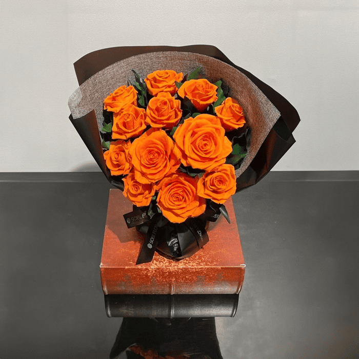 シルビア 花 薔薇 花瓶 バンケット オレンジ背景 額縁 アート Standing Bouquet #13220 – GINZA SOBI FLOWERS