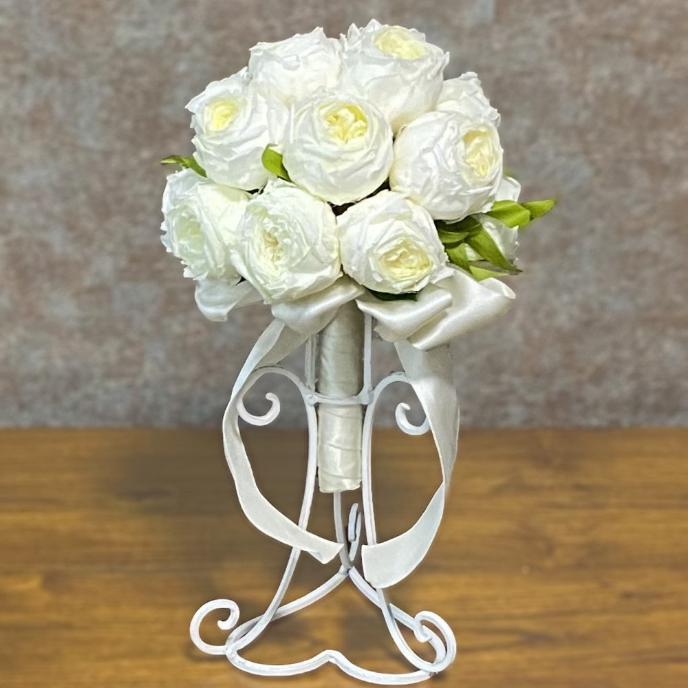 Wedding round bouquet with old rosesウエディングラウンドブーケ