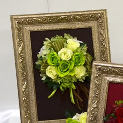 Antique look frame with easel and mini bouquetアンティーク風フレーム　イーゼル・ミニブーケ付 #16500