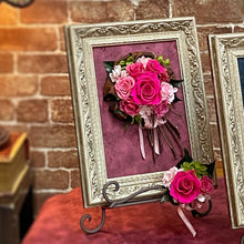 画像をギャラリービューアに読み込む, Antique look frame with easel and mini bouquetアンティーク風フレーム　イーゼル・ミニブーケ付 #16500
